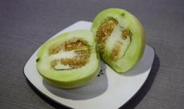 男子免费给送瓜吃